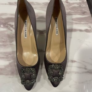 MANOLO BLAHNIK
Hangisi 70 Satin Buckle Pumps GREY , 40 (10)
